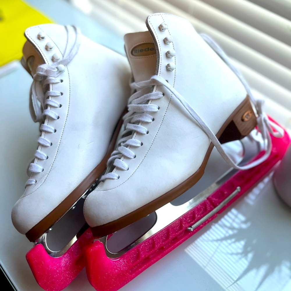 Riedell Women’s Ice Skates/Figure Skates (6)